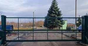 Противотаранные ворота на АЗС и паркингах: как повысить уровень защиты объекта