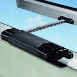 Электроприводы для окон в квартире и доме: зачем они нужны и когда установка действительно оправдана