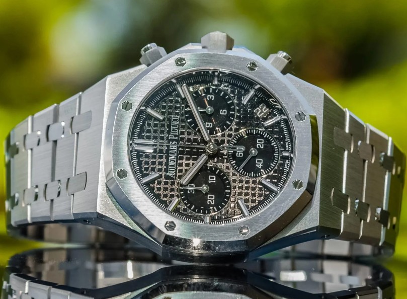 Коллекционный часовой рынок: почему спрос на культовые модели Audemars Piguet остается стабильно высоким